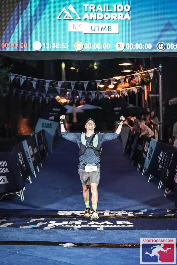 Louis im Ziel des Trail 100 Andorra